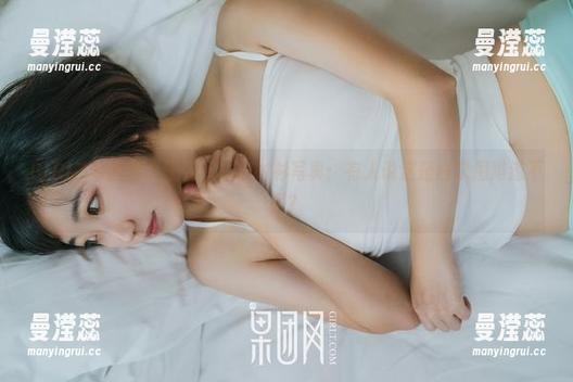 GIRLT果团网 - 王婉悠的白衬衫写真：有人说这是白求恩难道不是？