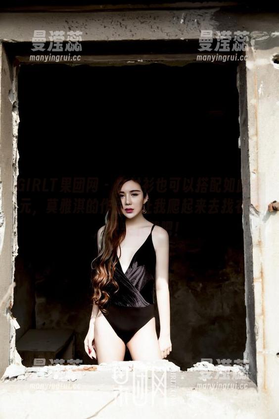 GIRLT果团网 - 白衬衫也可以搭配如此多元，莫雅淇的作品集让我爬起来去找衣服，快来下载吧！