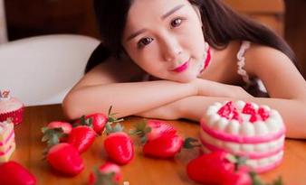 GIRLT果团网 – 在褪去色彩的时刻，白衬衫与陈诗诗的原图是我的壁纸核心理念。