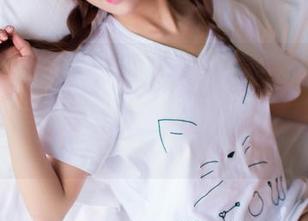 GIRLT果团网 – 龚玥菲与她的连衣裙：精选套图，低语着只在夜深人静时喜欢的秘密。