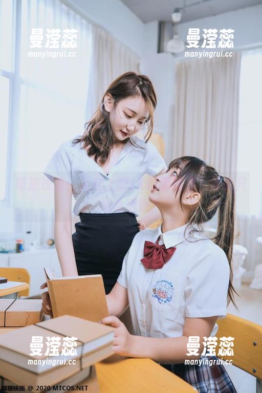 喵糖映画：天台上的JK制服隧道，谁说只适合通勤？