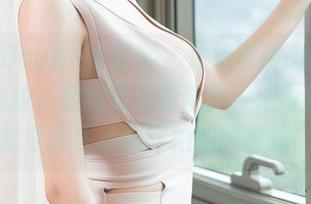 QingDouKe青豆客 – 徐妍馨Mandy快乐拍豹纹：定制写真需谨慎，走两步可能就要丢失动物摆拍的理智啊！