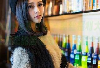 QingDouKe青豆客 – 黑丝福利大放送，王婉悠的幽默感和美丽双全！