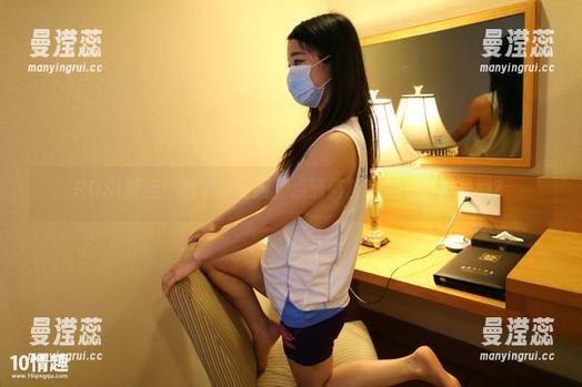 ROSI精选：嫩学妹制服，点滴俏皮带来一丝罪恶感？