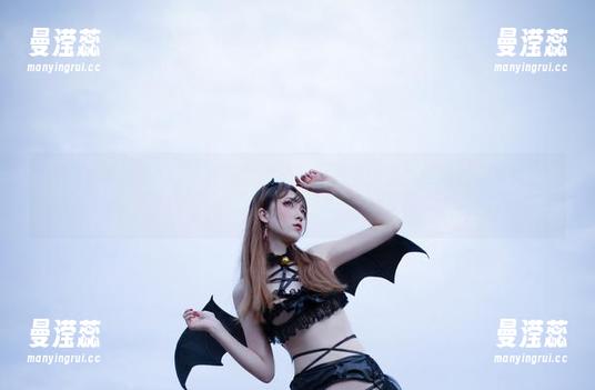 6W粉福利让Sakiiii翎柒的高清写真更有看头，但是什么吸引了我？