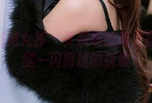 TuiGirl推女郎 – 夏婉婉的美足图集：大腿一闪而过的优雅