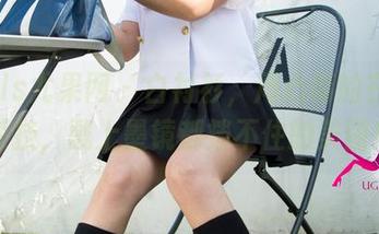 UGirls尤果网 – 白衬衫，周心情的在线必杀技，戴上墨镜都挡不住的美图！