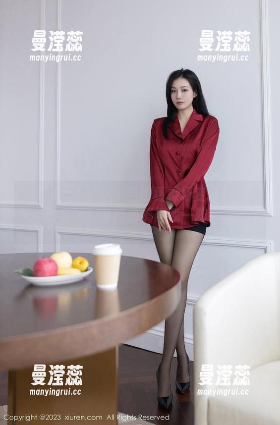 Xiuren秀人网 - 当班级操场变成写真现场，叶佳颐的体操服搞得我一阵神思飘渺。