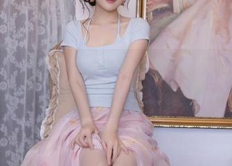 Xiuren秀人网 – 小雨baby与红裙：难以抗拒的高清写真集，不止好看。