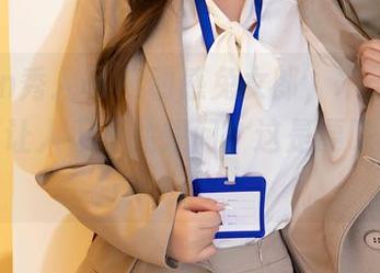 Xiuren秀人网 – 动感兔女郎，木子nana的写真让人忍不住想问：这是要咬耳朵吗？