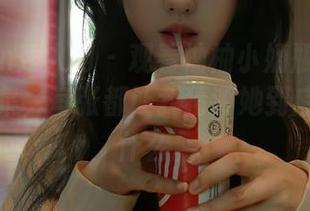 Xiuren秀人网 – 观看柚柚小奶瓶的最新奶牛合集，每张都让我猜测她到底想表达什么。