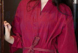 Xiuren秀人网 – 高清写真中的王婉悠Queen：护士身份下的调调，哦，那种暧昧难以言喻！
