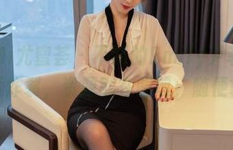 YouMi尤蜜荟 – 不羁的Emily尹菲：御姐气质炸裂，资源就在眼前，随便拿吧！