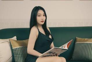 丽柜 – 允儿的比基尼原图就是这样我扑通一下陷进去，真心太引人注目了！
