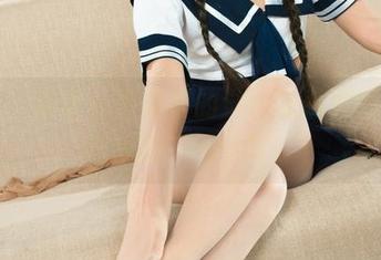 丽柜 – 话说，原图里的泳衣是晴晴的还是海里的？不分呀！
