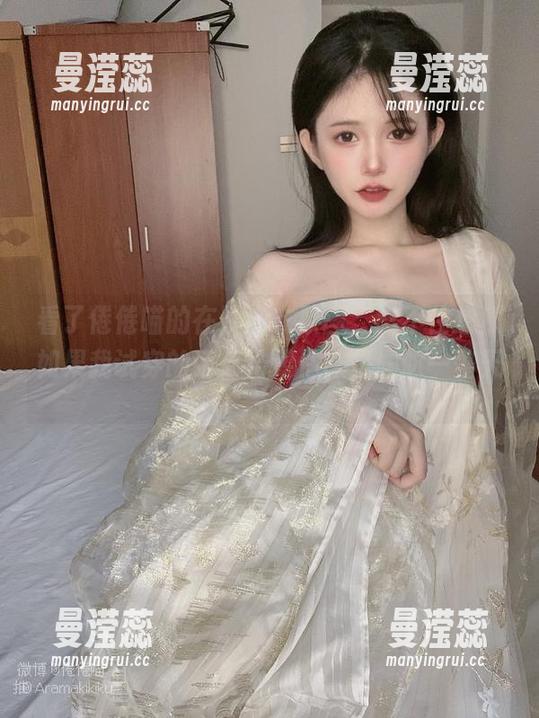 看了倦倦喵的在线皮衣原图，忍不住想象如果我试穿的话，结果估计是尴尬一整天…