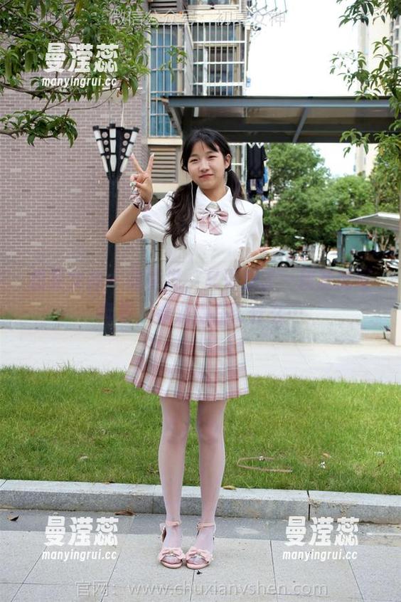 初夏女神 - 柒柒说，又更新了一辑圣诞写真集，看来她在忙什么…