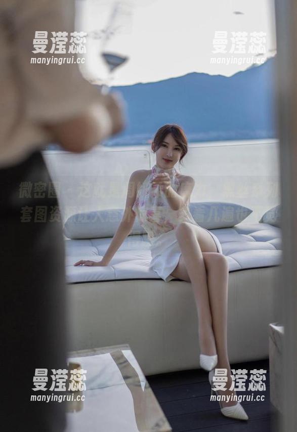 微密圈 - 这就是周妍希的魔力，黑丝系列套图资源让人意外惊喜，多看几遍也不觉得腻。