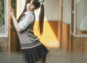 今天的主题是：失眠小宁穿水手服，美图更新带你遨游视觉的海洋！
