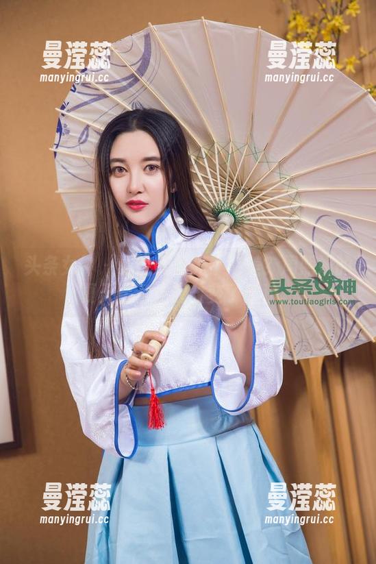头条女神 - 谁说无圣光不能美？周熙妍的夏天图包让我改变了看法。