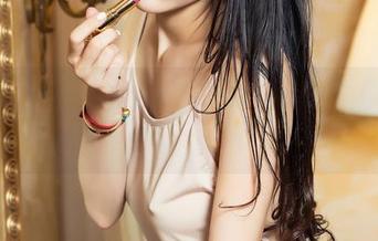 头条女神 – 柜子里的旧照片和幻雪儿的校园写真，谁更有趣？
