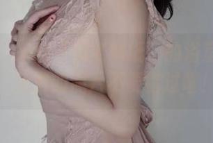 微密圈 – 来自“奶宝妹纸”的浴室温柔风，免费的照片不要错过喔！