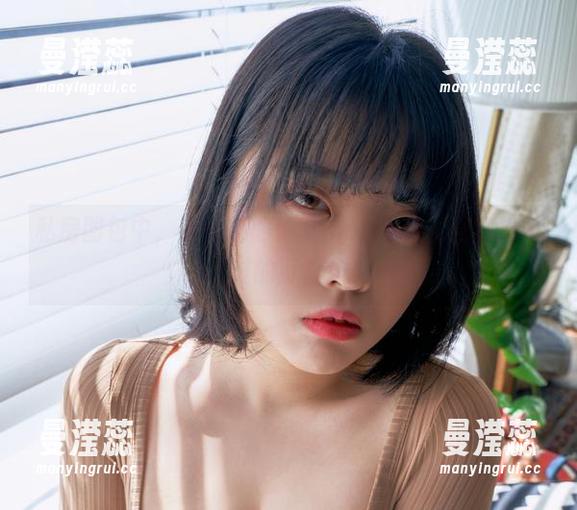 私房图包中，宋哈娜的修女moment，让你拗不过的可爱！