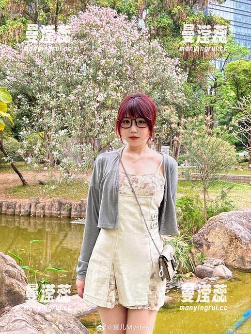 随便翻翻宝儿mysterial学姐的高清图包，关键词：惊喜