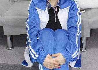 小众视觉 – 洁洁的睡衣图集：一场懒散的美丽运动
