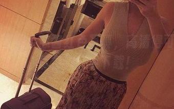 微密圈 – 小芯酱红色写真，高清得可以做屏保，赶紧下载！