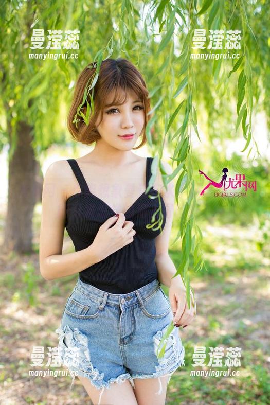 尤果网 - 你能想象曼曼在水手服里的美图能引发怎样的海上冒险吗？