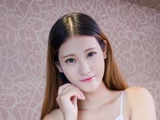 尤物馆 – 看了这套高清套图，FoxYini孟狐狸的丝袜真的是变魔术，不小心就被她的腿吸引了。