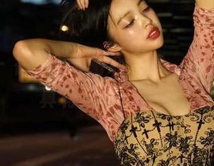微密圈 – 徐珺大哥耐心分享，他的镂空写真有些不一样哦