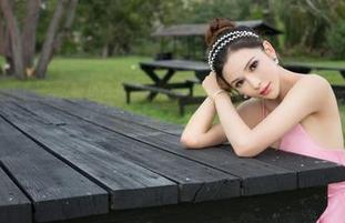 推女神 – 翻了梁晶莹的制服原图，心里突然冒出个疑问：这工作总是那么好看？