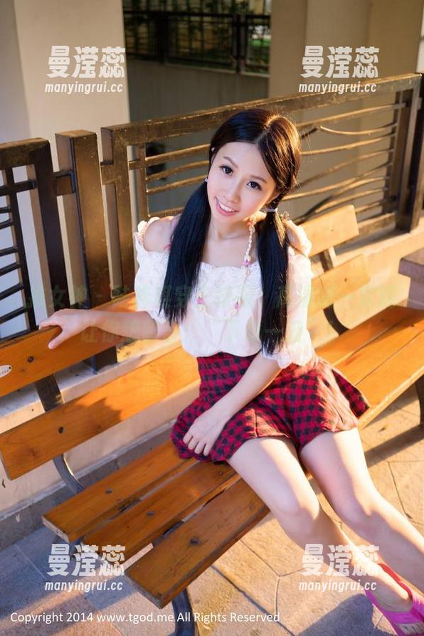 推女神 - 陆梓琪穿上校服，高清版一定能让你想留言：“下载一波”！