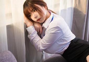 看！“无颜小天使wy”修女图册，刷得一手好免费！我就在边上思索到底有什么玄机。