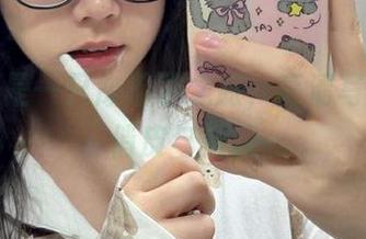 少女的是一只废喵了之旅，高清写真集的俏皮与反叛