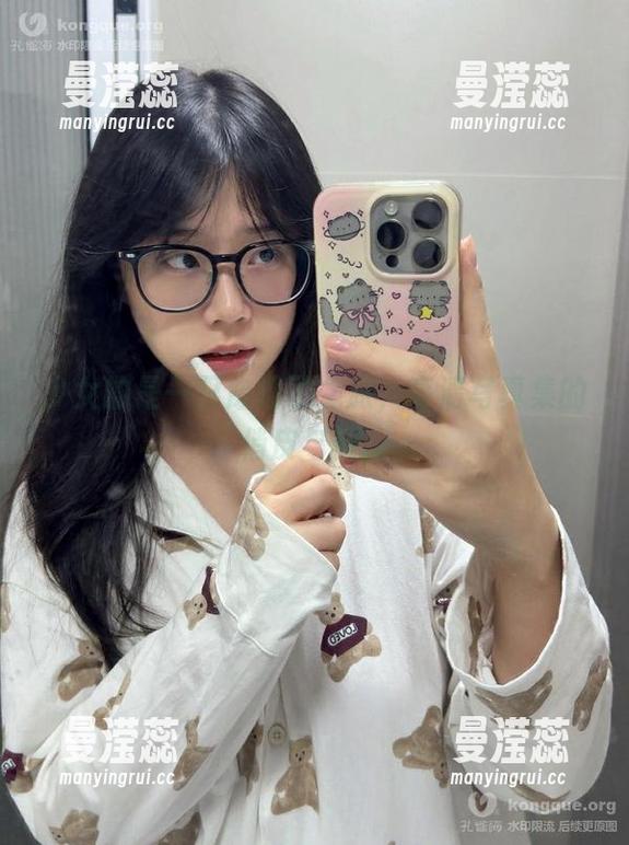 少女的是一只废喵了之旅，高清写真集的俏皮与反叛