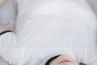 是三不是世w的牛仔裤——原图里的每一个细节都想说点什么