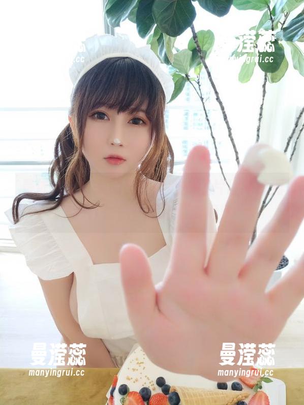 是依酱吖带来的黑丝制服，图片让我想到了什么，分享给朋友们！