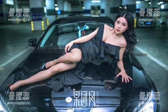 果团网 - 裴希西短裙图包，私拍给你神奇的搭配灵感，难道我也可以试试？
