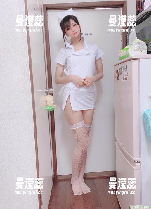 柳丸的吊带新玩法，最新图包让人一秒陷入沉思（或者发呆）。
