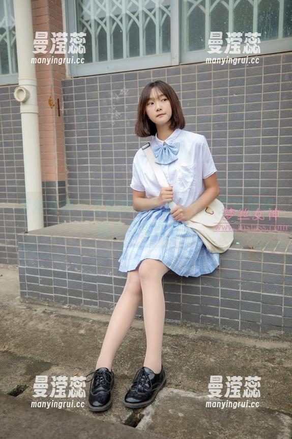 梦丝女神 - 王娇娇的空姐写真，空中旅程的非凡美图展！