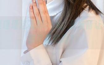 瞧瞧梨瑾瑾这花嫁cos，是准备让每个人都羡慕她吗？
