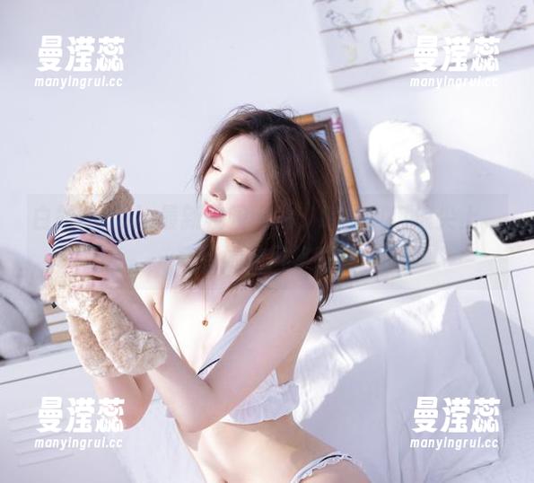 白露Bululu最新校园大片，踩在风口浪尖上，真有她的风格啊。