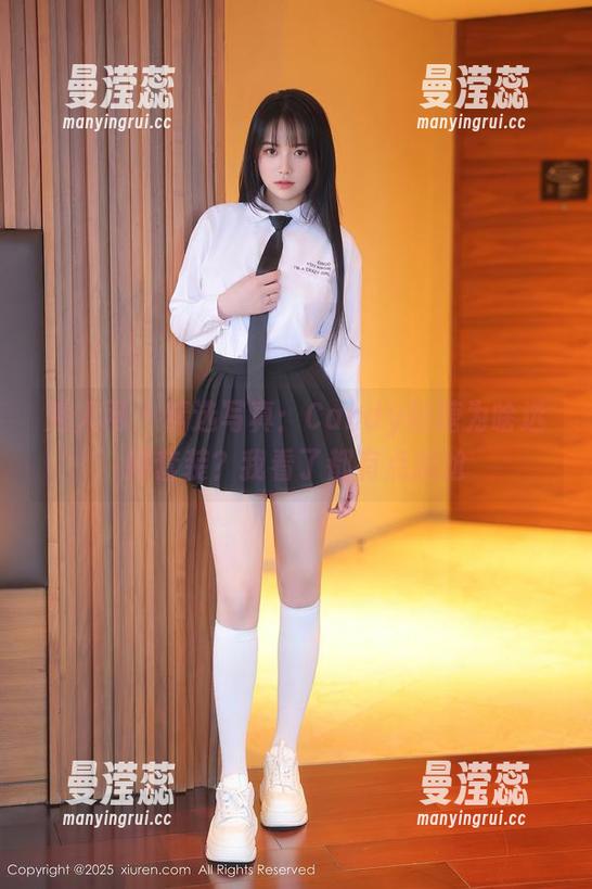 秀人网 - 精选写真：Candy糖糖为啥选择套装？我看了都有点尴尬