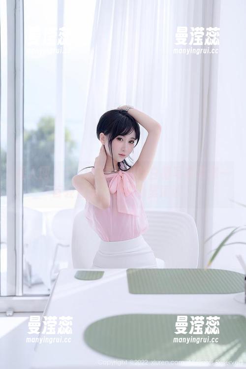 秀人网 - Cris_卓娅祺的白裙写真就像一首轻音乐，让人心里荡漾。