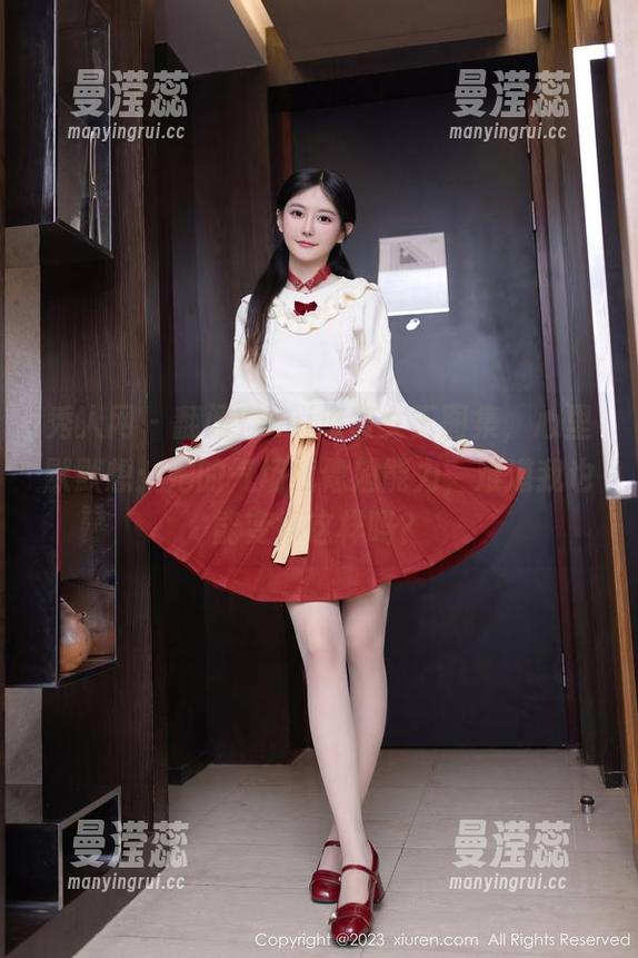 秀人网 - 翻阅Yomi悠蜜女王图集，心里默默想：她的气场就像超能力，难道我也能变得这样吗？