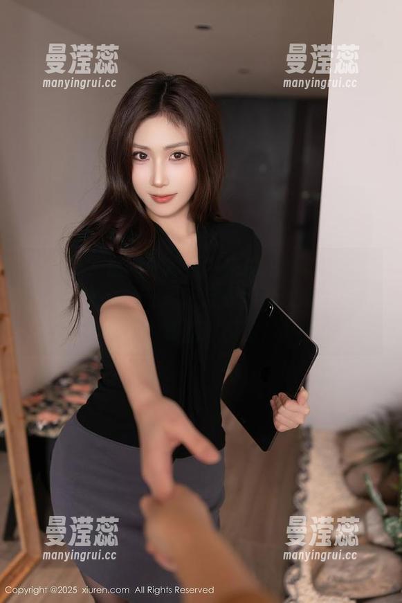 秀人网 - 原图不够看？来拍拍南初妹妹的皮衣合集，我想问，皮衣和沙发哪个更好搭？混乱中求图！
