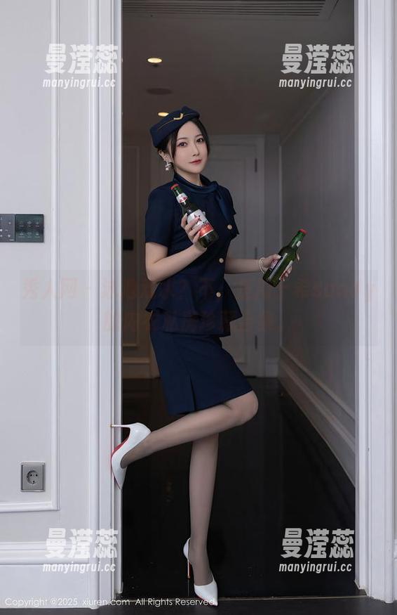 秀人网 - 泳池戏水？不，是周于希sandy的内衣私房珍藏合集。